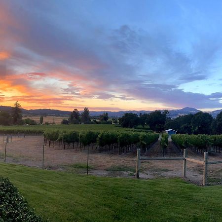 Alexander Valley Retreat ヒールズバーグ エクステリア 写真